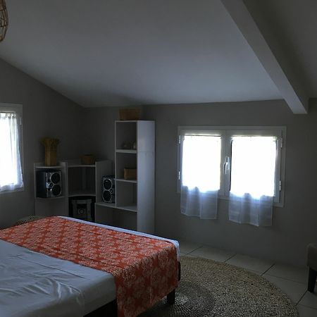 House With 5 Rooms In Etang Sale, With Wonderful Mountain View, Enclos Esterno foto