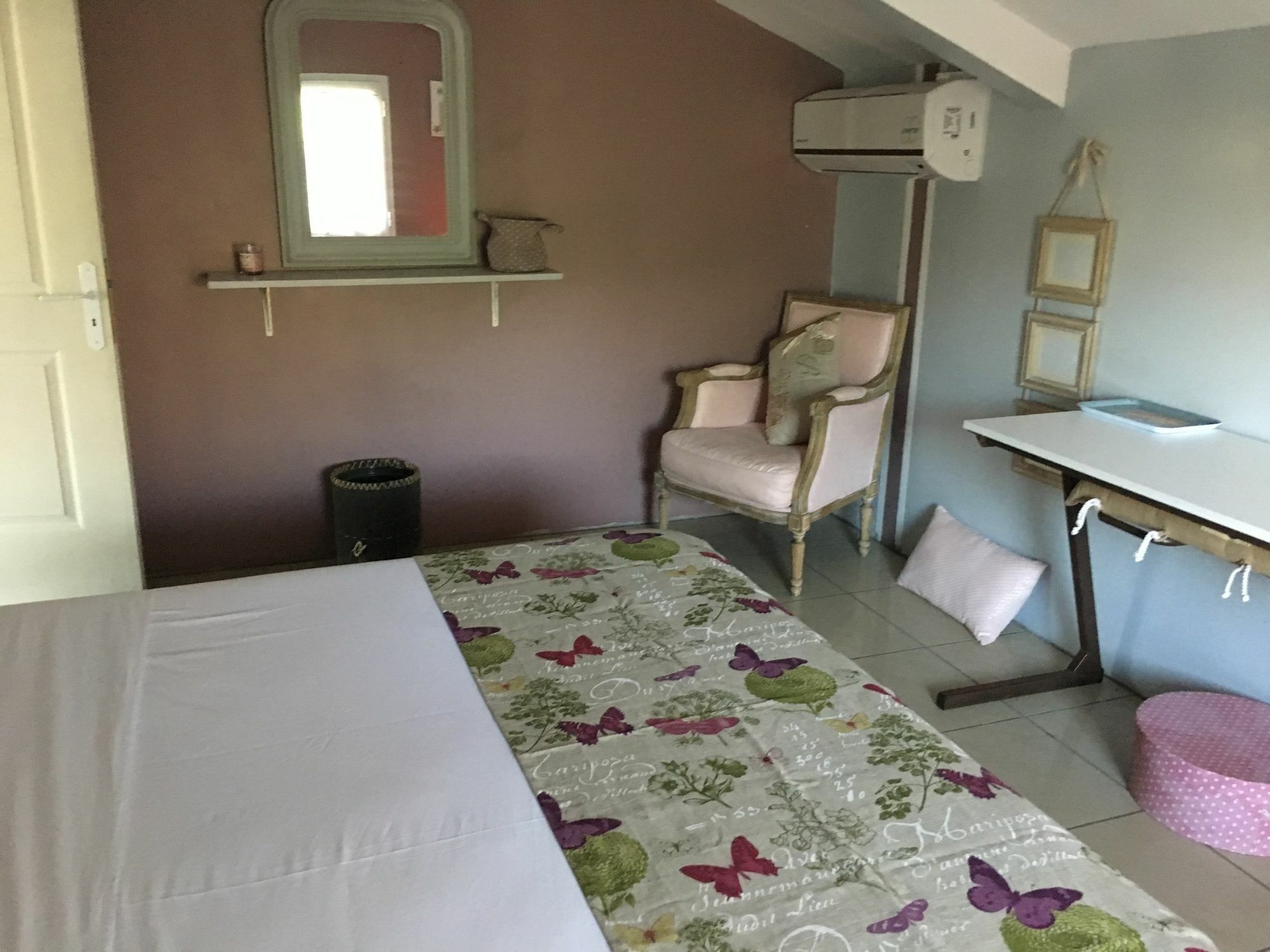 House With 5 Rooms In Etang Sale, With Wonderful Mountain View, Enclos Esterno foto