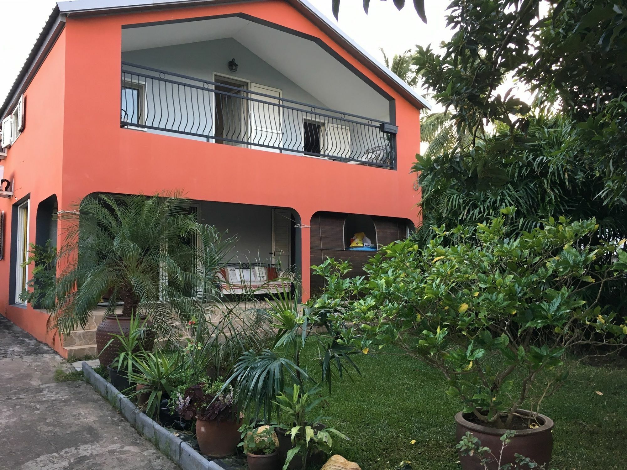 House With 5 Rooms In Etang Sale, With Wonderful Mountain View, Enclos Esterno foto